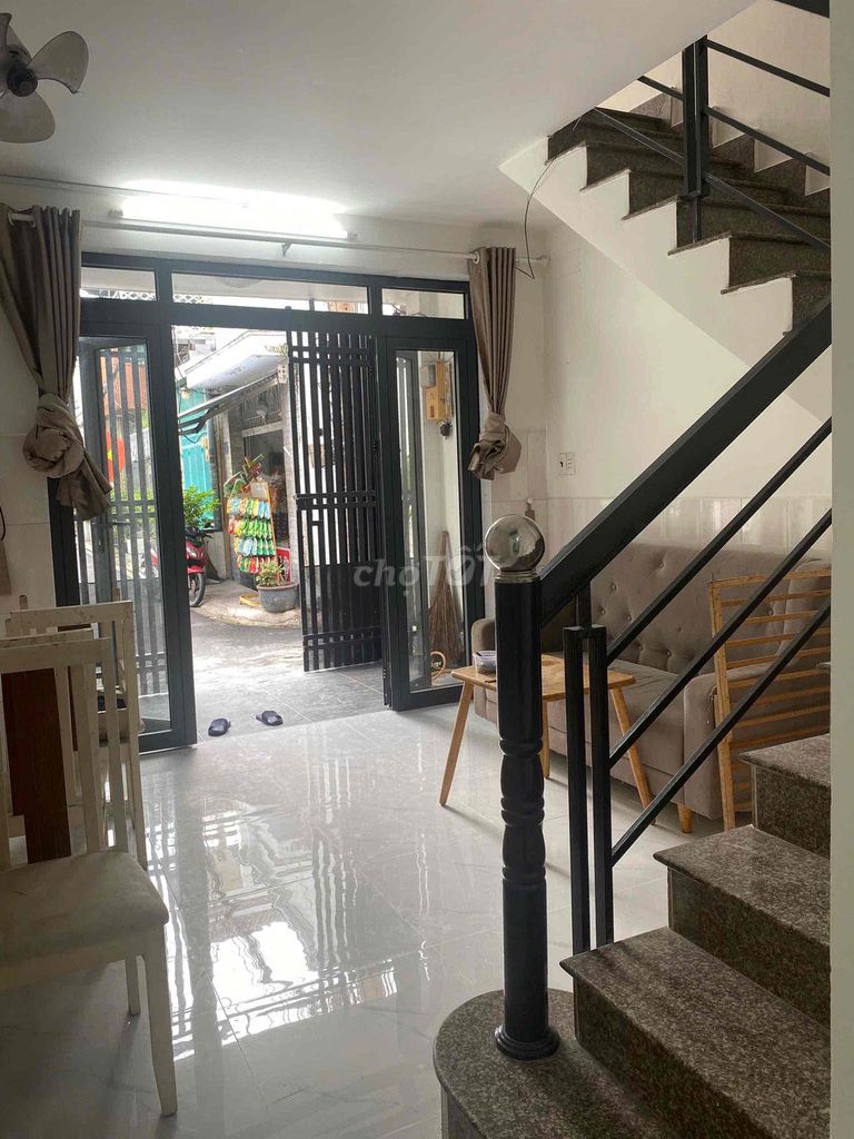 - A new paint house. - A Thủ Đức-two bedroom. Two furniture toilets.