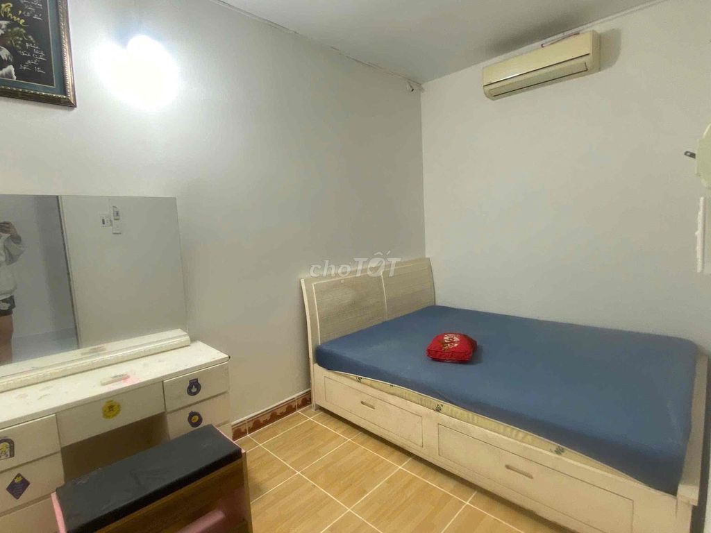 - A new paint house. - A Thủ Đức-two bedroom. Two furniture toilets.