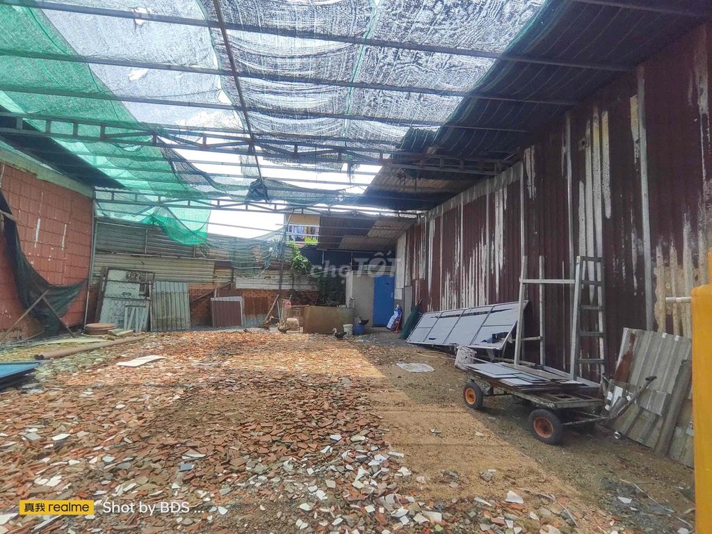 The shedhouse is 160 m.2 degrees 4 ql13 near the University of Law - 10th Law