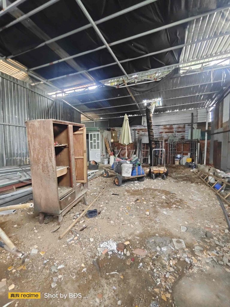 The shedhouse is 160 m.2 degrees 4 ql13 near the University of Law - 10th Law