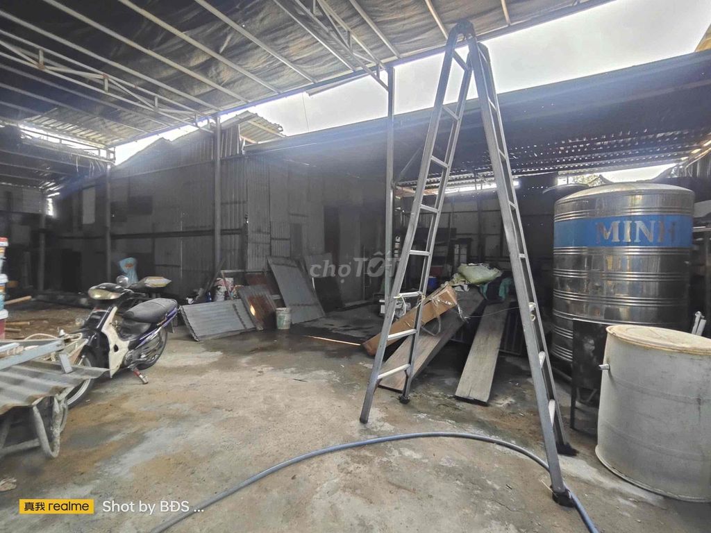 The shedhouse is 160 m.2 degrees 4 ql13 near the University of Law - 10th Law