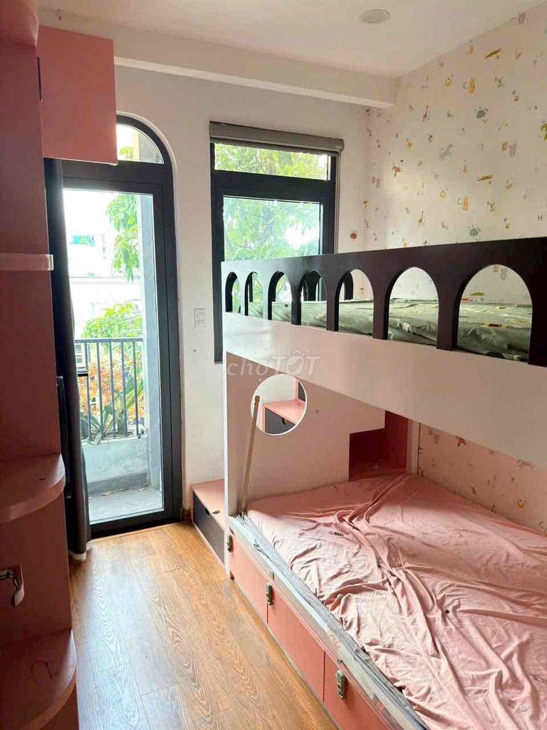 The nice alley street car 3rd floor bedroom 4.4 War Home toilets at 18 million.