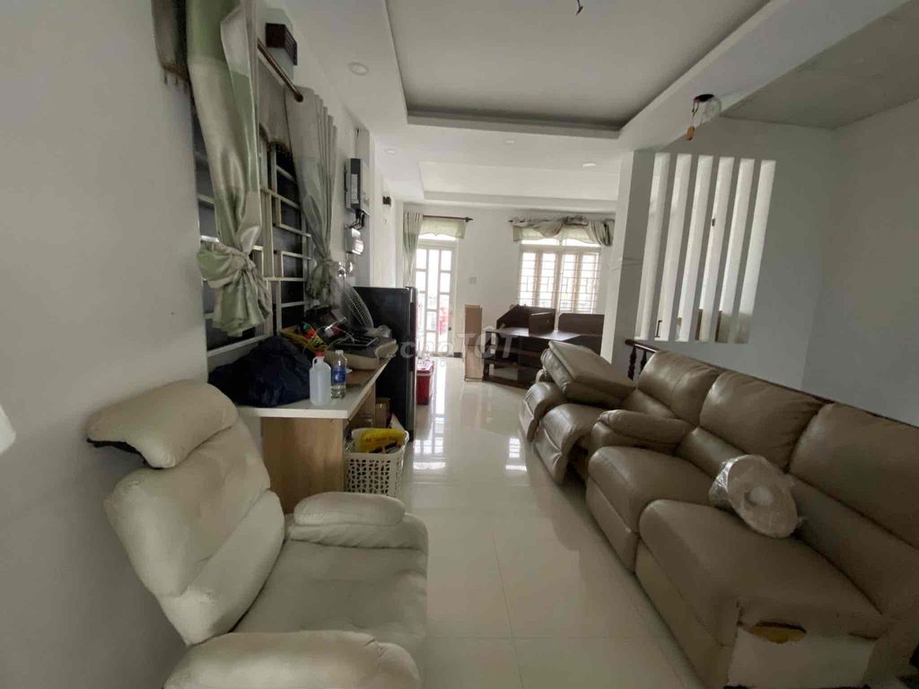 It costs 79.33 million. 5 x 20 meters. Six floors.