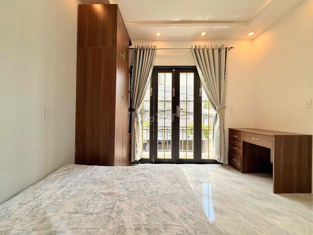 It's the owner of the Bình Thạnh Q1-3 bedroom. Three bedrooms.