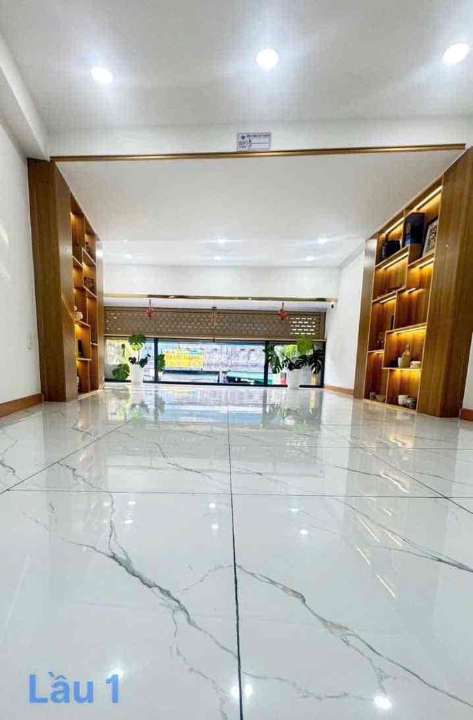 The owner of this house is the owner of 1 Phan Văn Trị 5 x 18 6 bedroom 6 toilets cost 40 million U.S