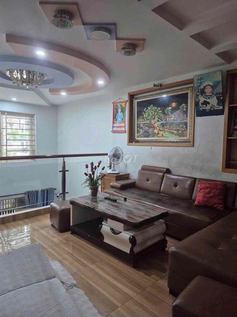 Rent the entire Bà Điểm-hole.