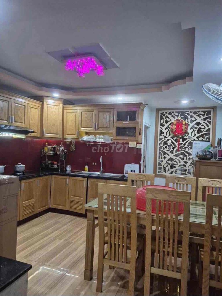 Rent the entire Bà Điểm-hole.