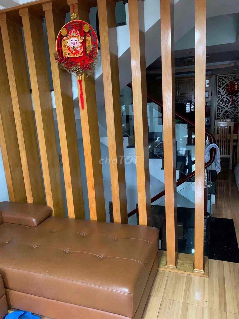 Rent the entire Bà Điểm-hole.