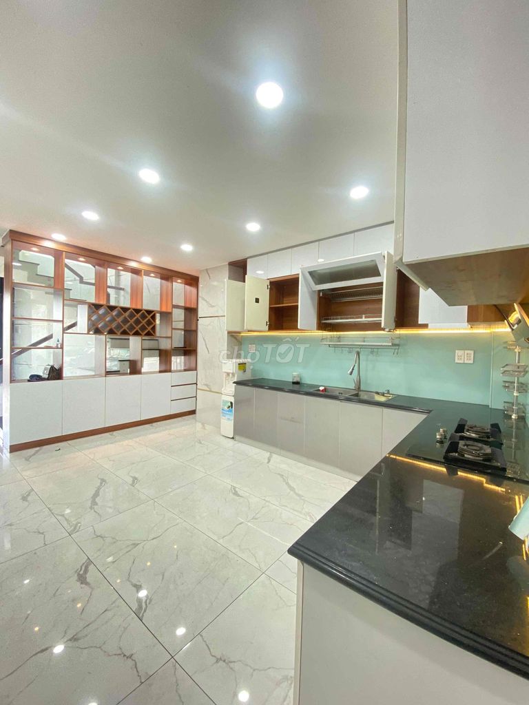 Rent a 1 6th District right at Võ Văn Kiệt 50 m2 6 floors of furniture at 25 million