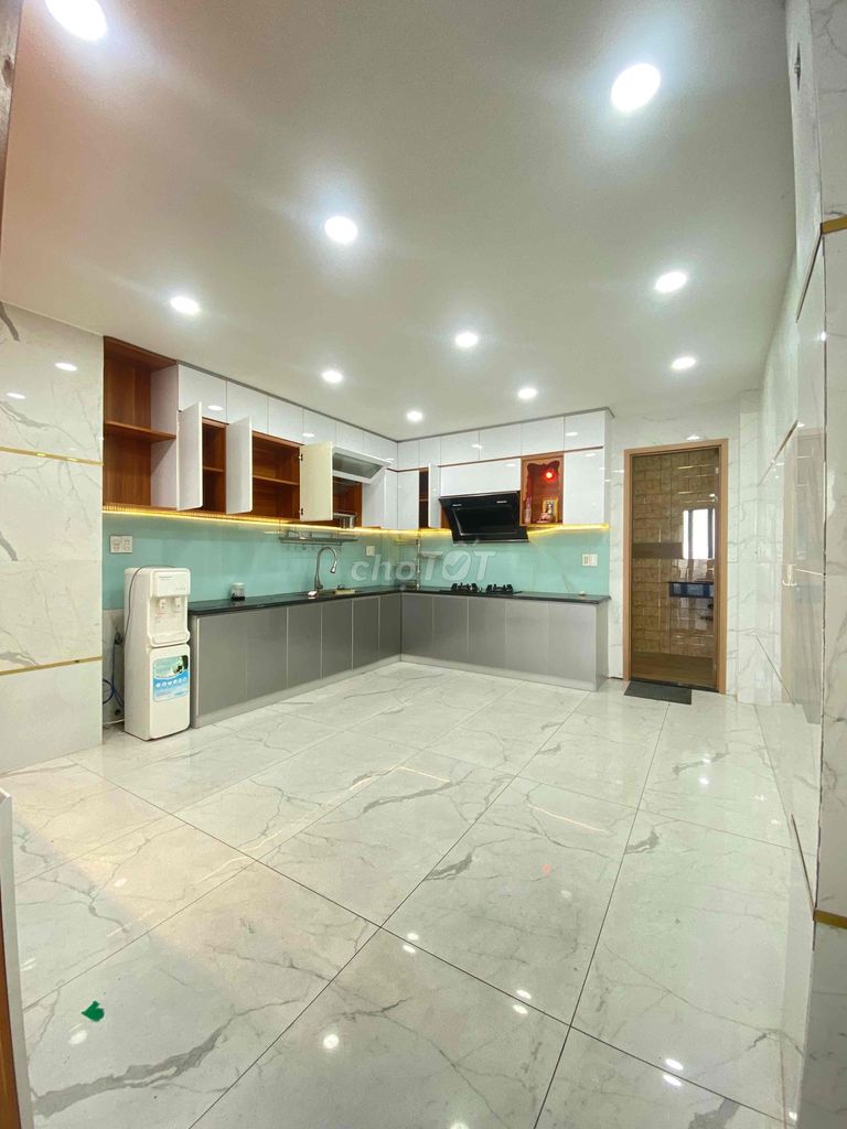 Rent a 1 6th District right at Võ Văn Kiệt 50 m2 6 floors of furniture at 25 million