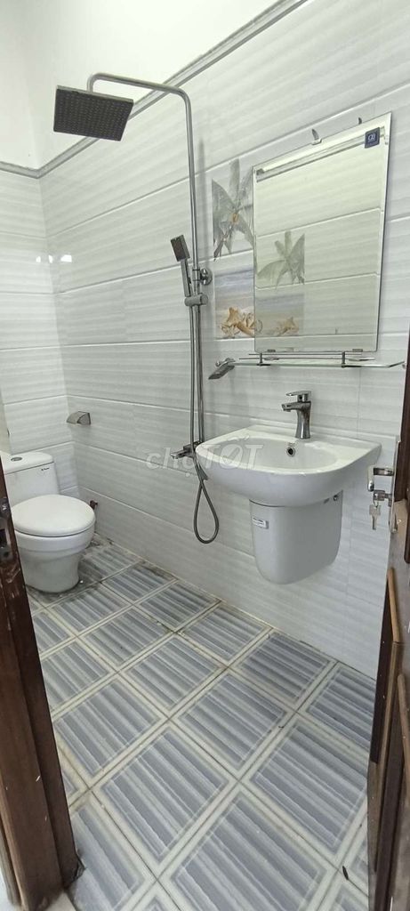 Three stories, three houses, three houses, four toilets, nearly ten thousand city, huckoc.