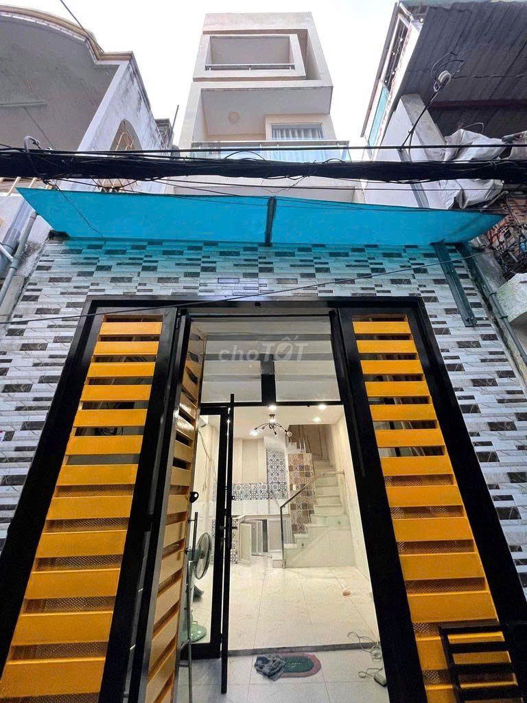 - Đoàn Văn Bơ 3 x 8 meters 1.M. 3rd floor.