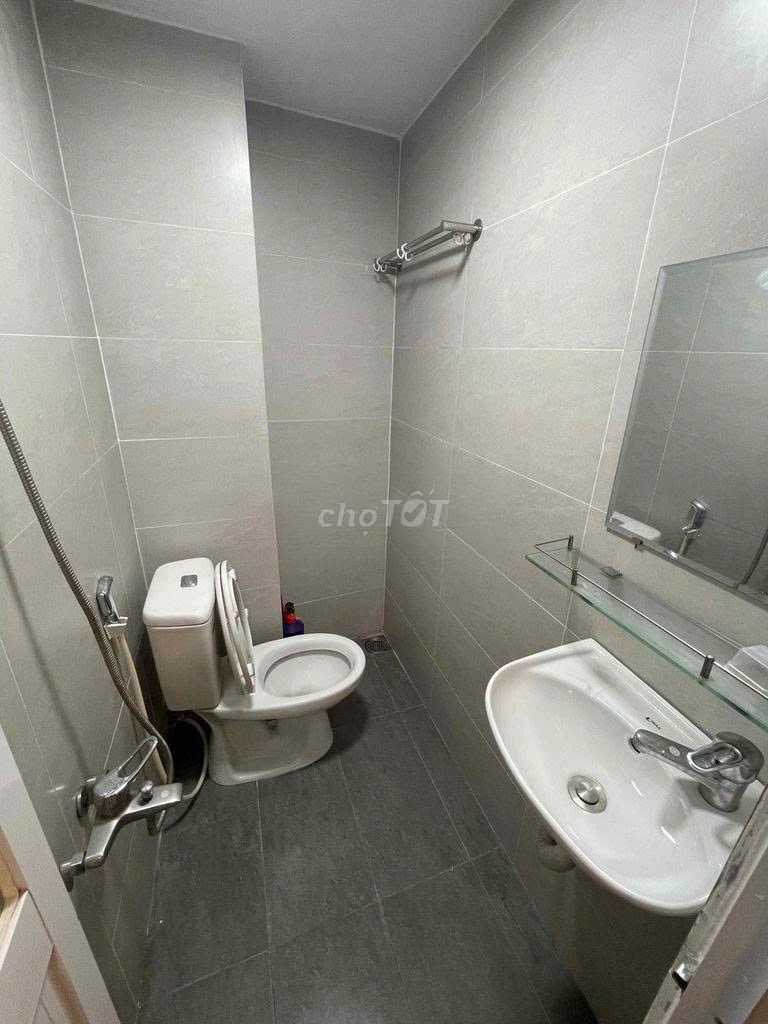 - Đoàn Văn Bơ 3 x 8 meters 1.M. 3rd floor.