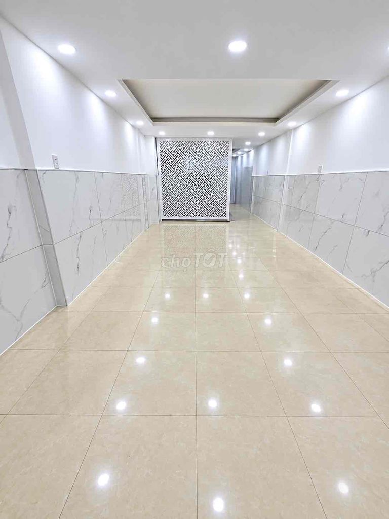 25 million -- one kmd crowded Phan Xích Long -- full interior -- four floors four bedroom 5 toilets.