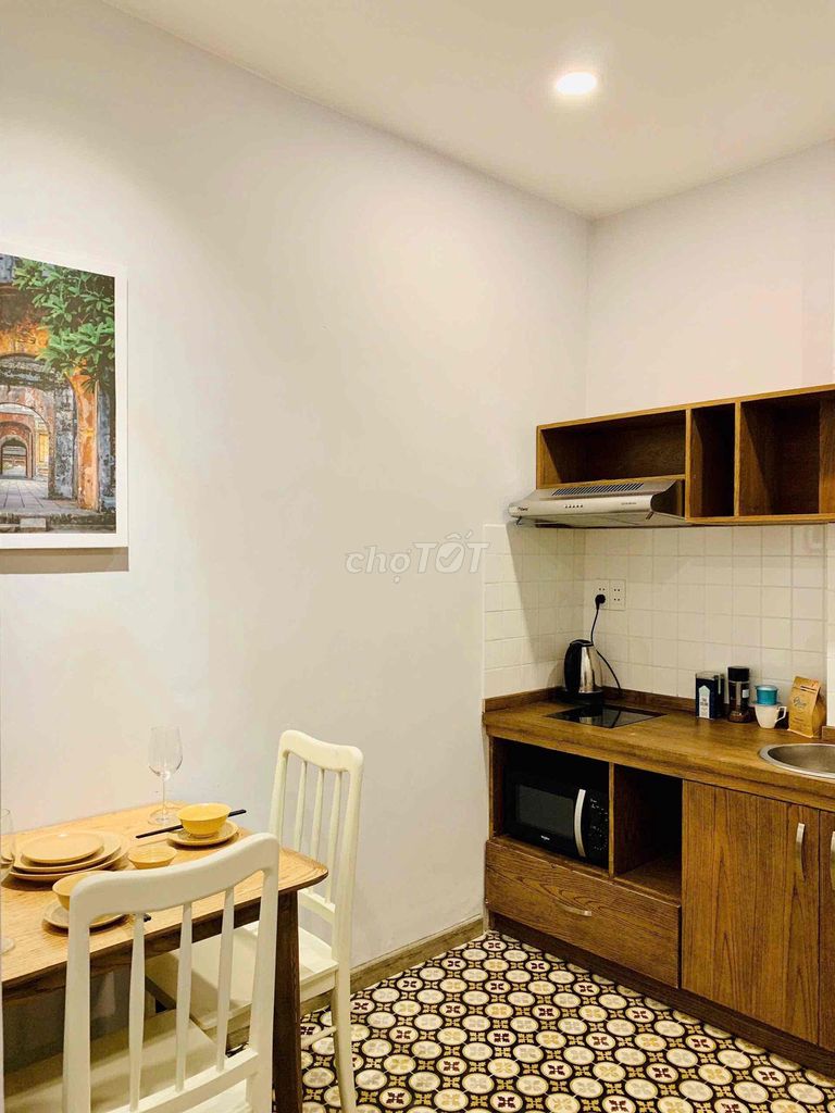 Rent a room full of light in the middle of five sewers in District 1.