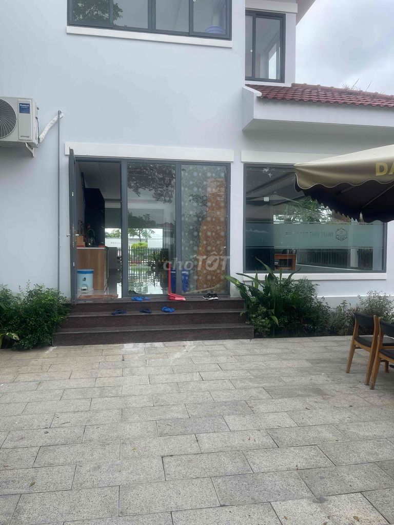 Let's rent La Maison De Cần Giờ.