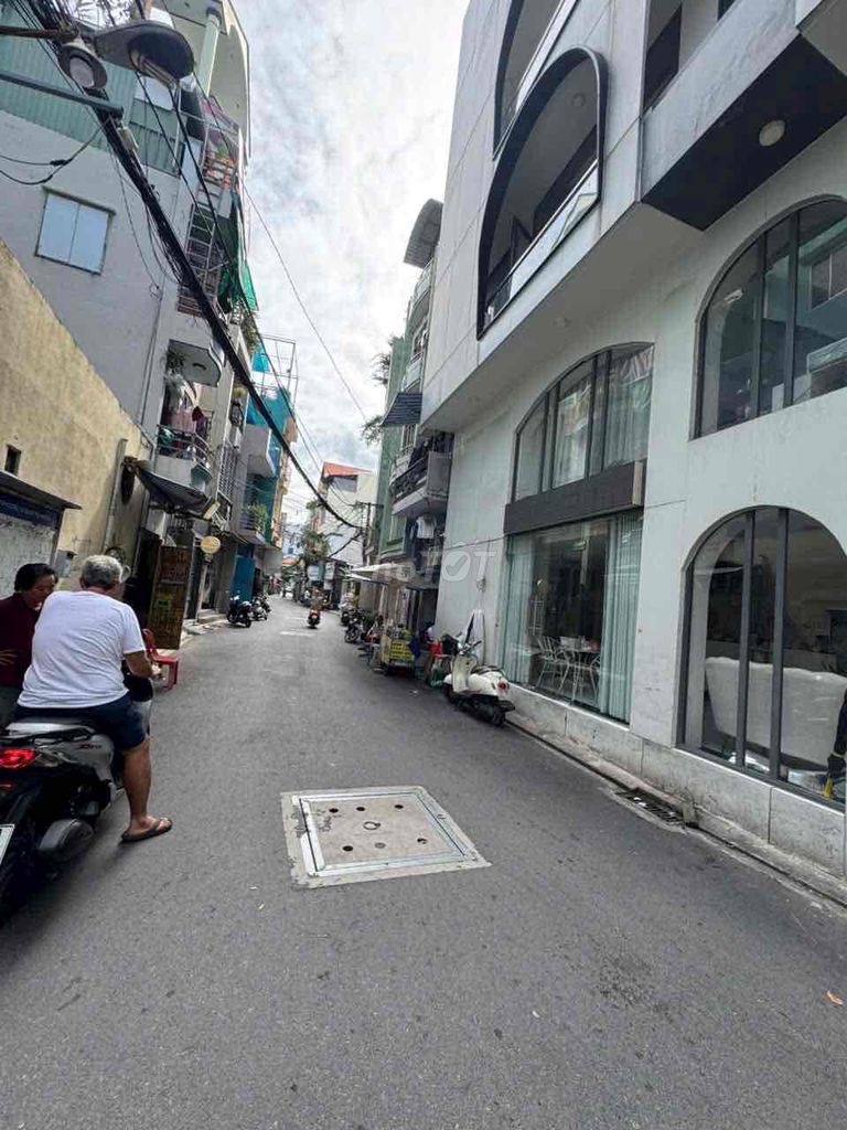 need to rent a house at Phú Nhuận