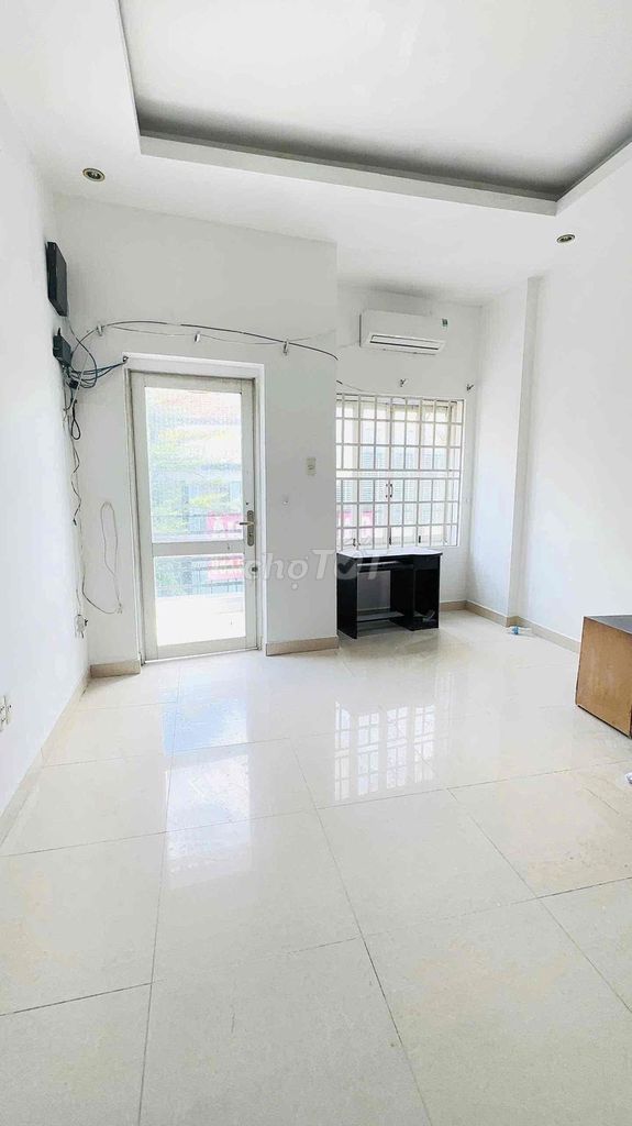 Rent a new house, paint the front line of Đồng Nai, District 10.