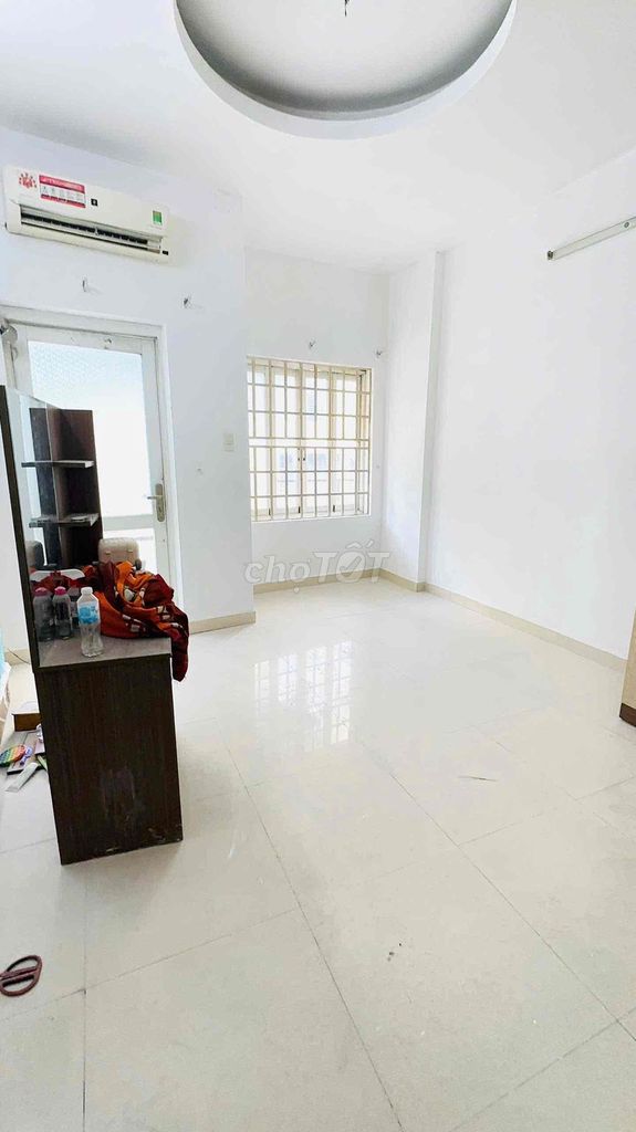Rent a new house, paint the front line of Đồng Nai, District 10.