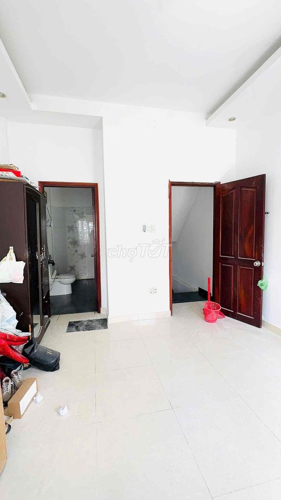 Rent a new house, paint the front line of Đồng Nai, District 10.