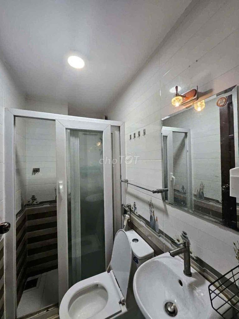 Renting an alleywayway near 7th and 740 a month