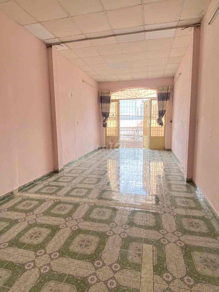 Rent the main alley house 861 Trần Xuân Soạn street.