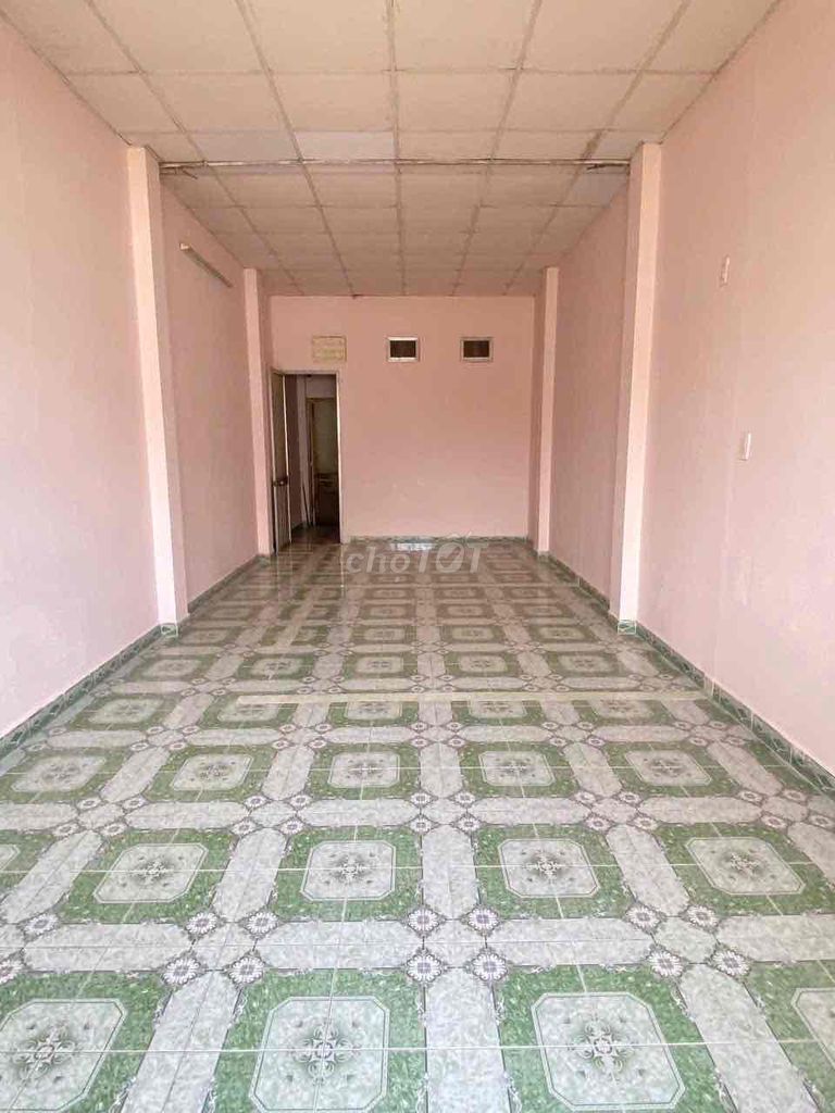 Rent the main alley house 861 Trần Xuân Soạn street.
