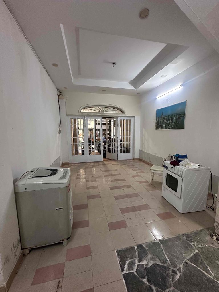 Rent the house as a service apartment at Bến Thành, 1470 toilets.