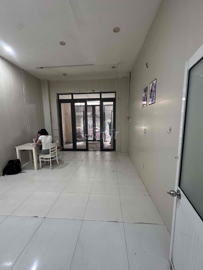 Rent the house as a service apartment at Bến Thành, 1470 toilets.