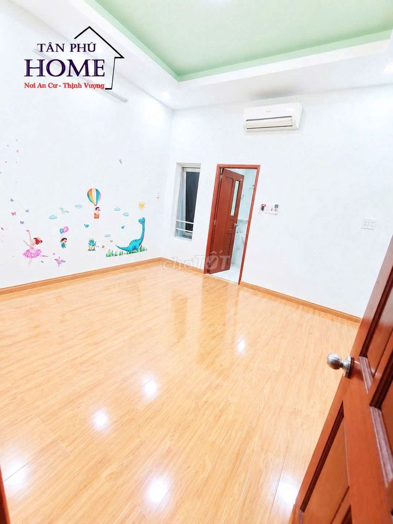 Four-foot Trịnh Đình Trọng, four x 13 meters, one floor, three bedrooms, two toilets.