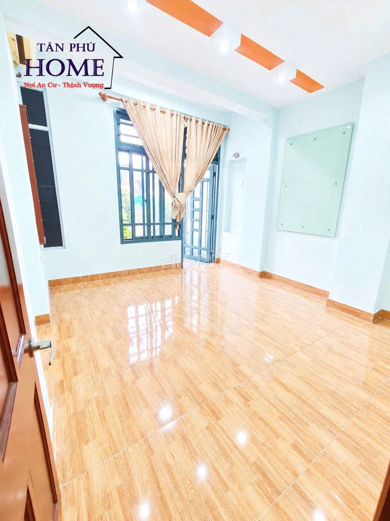 Four-foot Trịnh Đình Trọng, four x 13 meters, one floor, three bedrooms, two toilets.