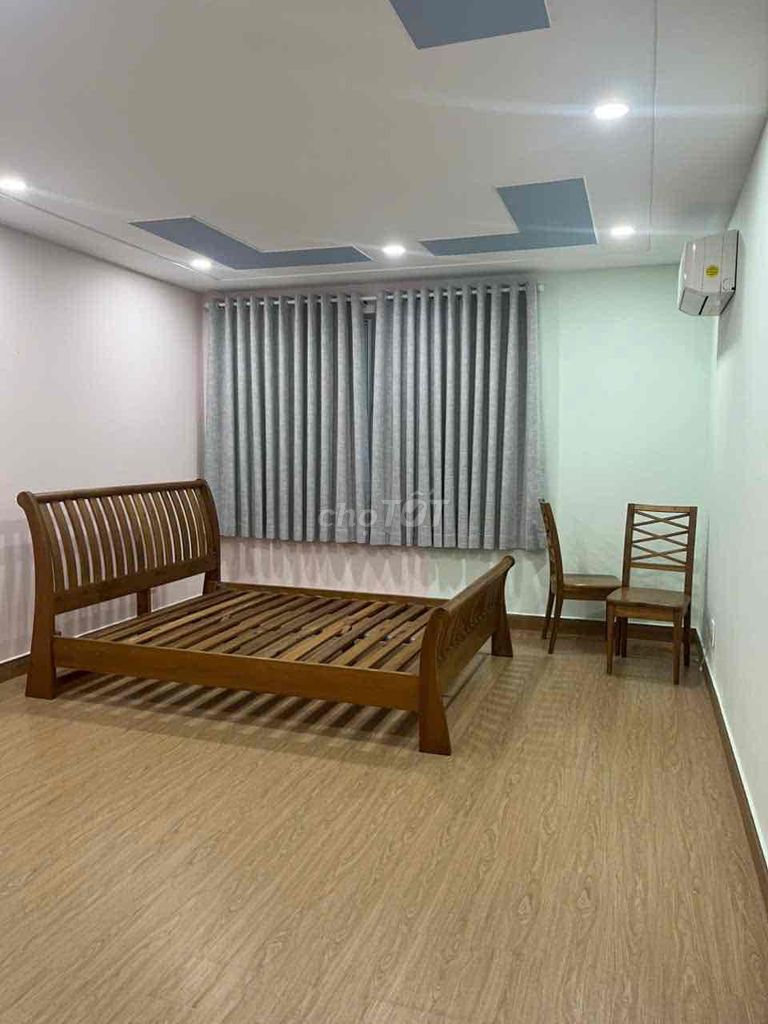 18 and a half million. Nice new garden house-jamona home resort, 3 floors plus oor