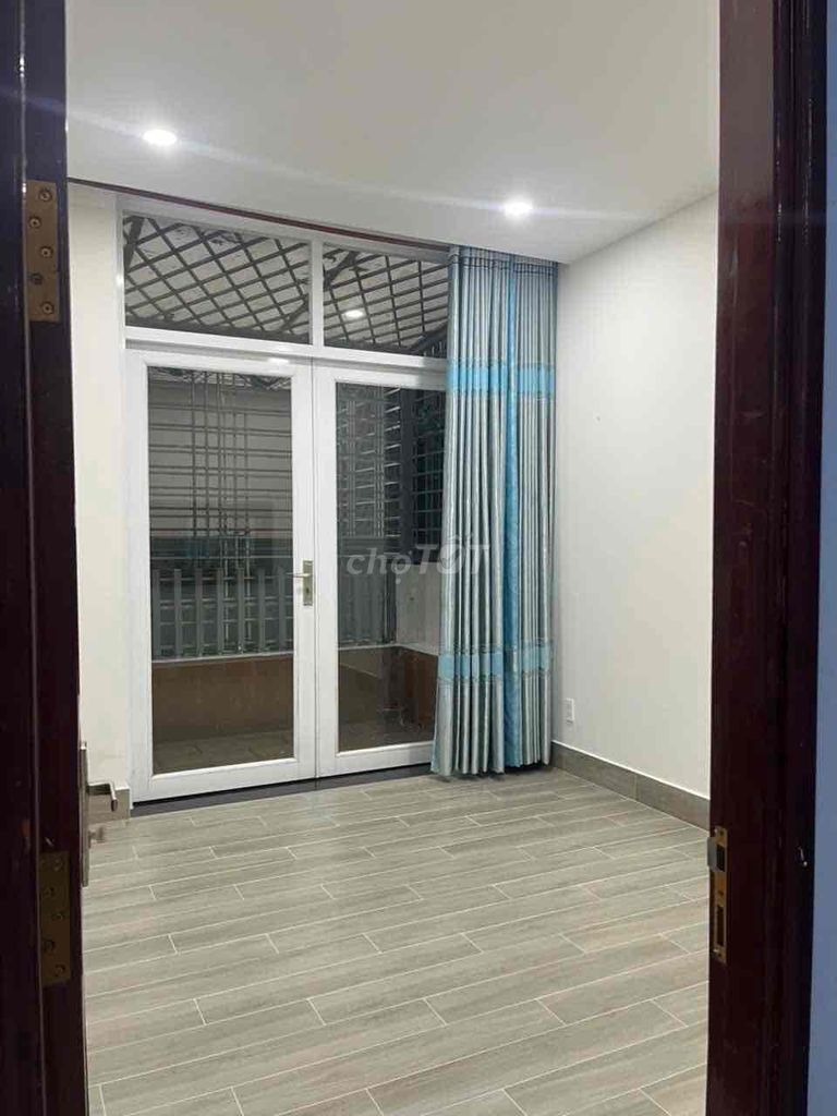 18 and a half million. Nice new garden house-jamona home resort, 3 floors plus oor