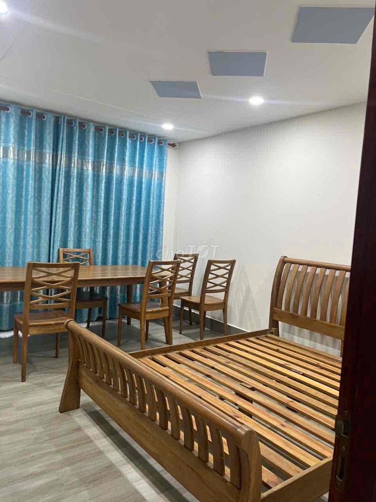 18 and a half million. Nice new garden house-jamona home resort, 3 floors plus oor