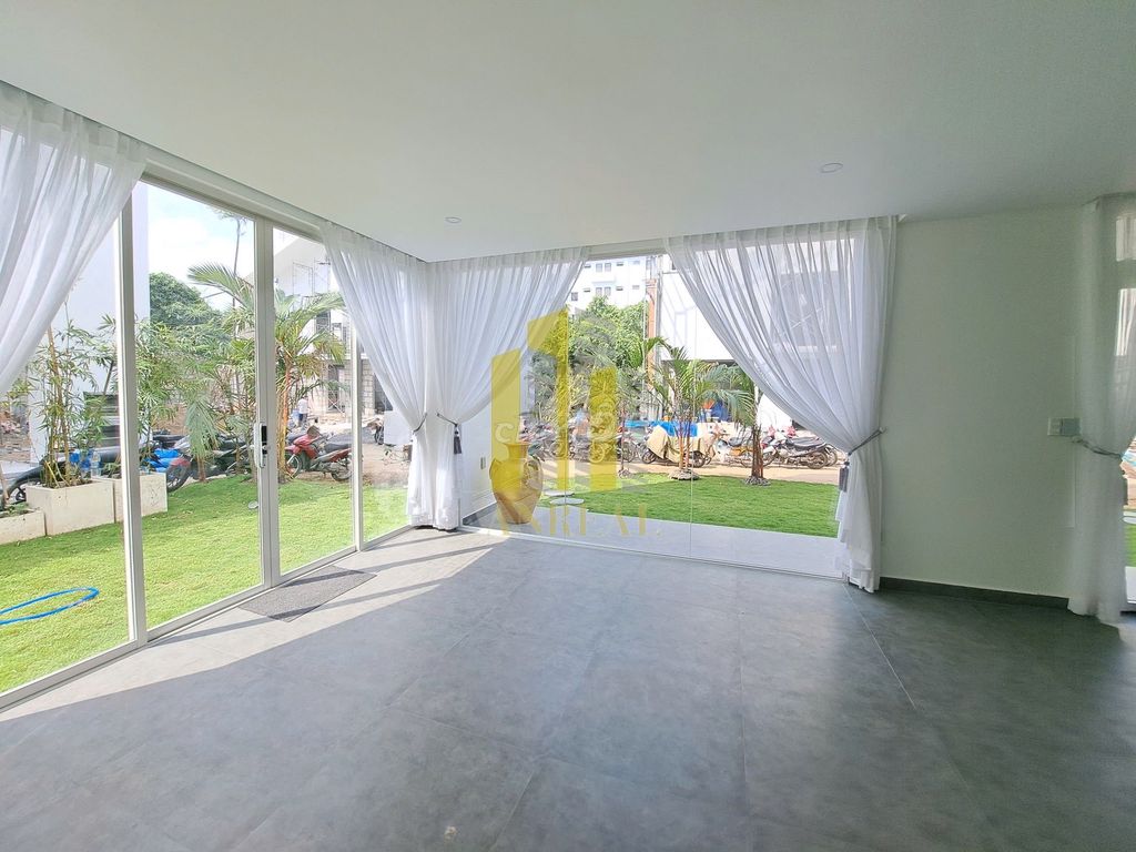 For the current Villa, there's a Trần Não swimming pool.
