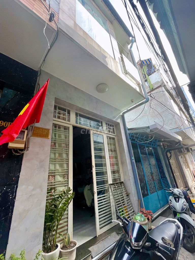 Rent a street-- good price, big alley-- Stay and Business-- District 8