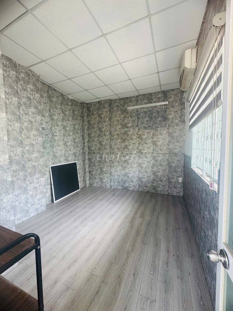 Rent a house close to Trần Khắc Chân, District 1. Three floors with interiors.