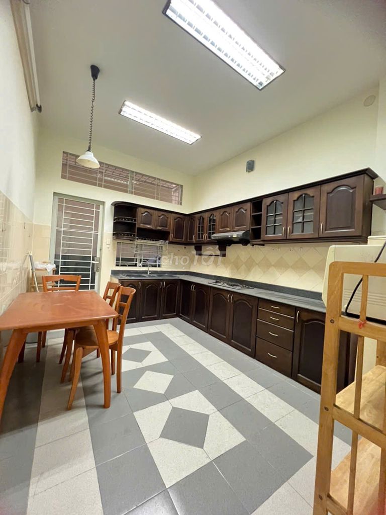 It's a nice new house. 4 meters An Bình. Four bedrooms. That's 19 million.