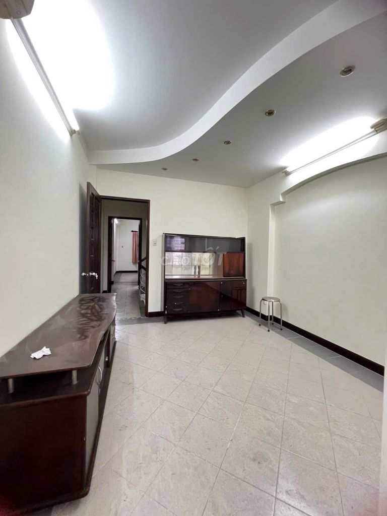 It's a nice new house. 4 meters An Bình. Four bedrooms. That's 19 million.
