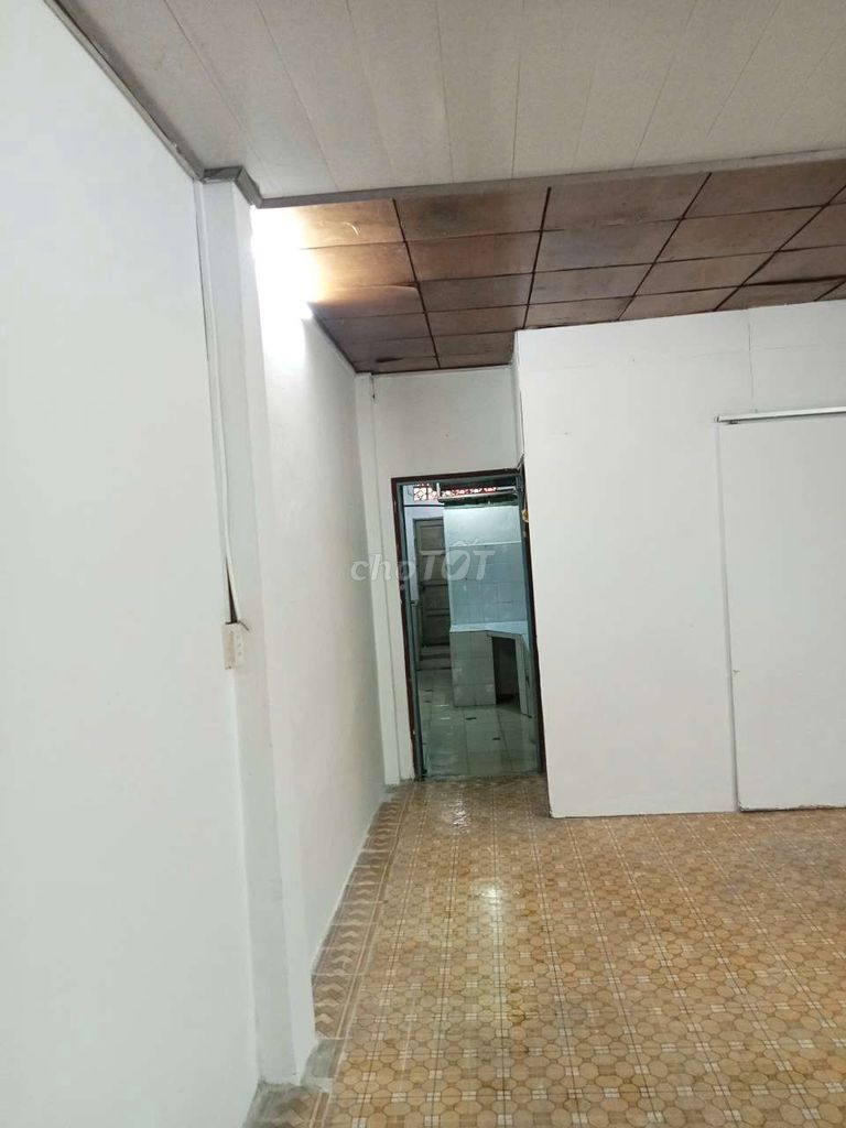 The Imperial House of Lakha sent 40 square feet of guard