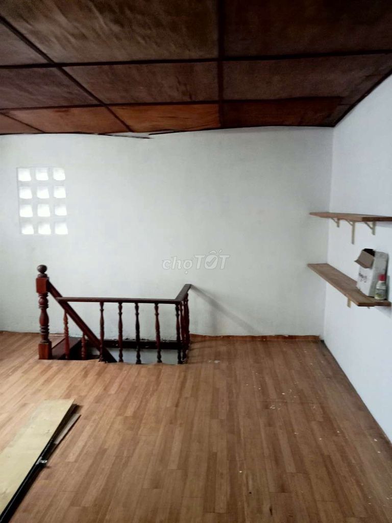 The Imperial House of Lakha sent 40 square feet of guard