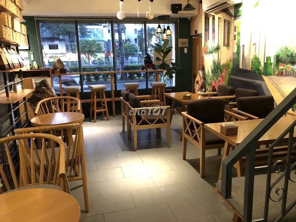Rent the corner two Trường Sa District 3, 10 X8 M, ground one floor, 30 million