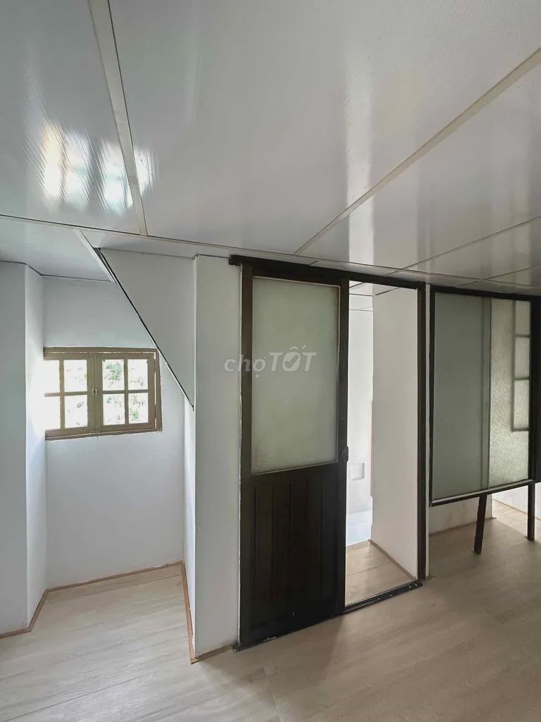 The original building is for the alleys of cmt8,730 11, 3 areas 3 x 5 meters, 2 cheap toilets.