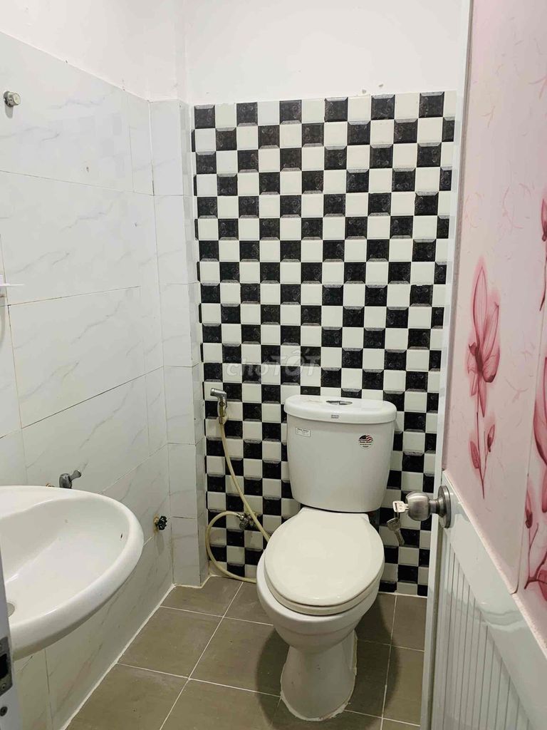 Nice new house, parking yard, 1 st floor, 2 P. Sleep, N. - It's not working. - Okay.