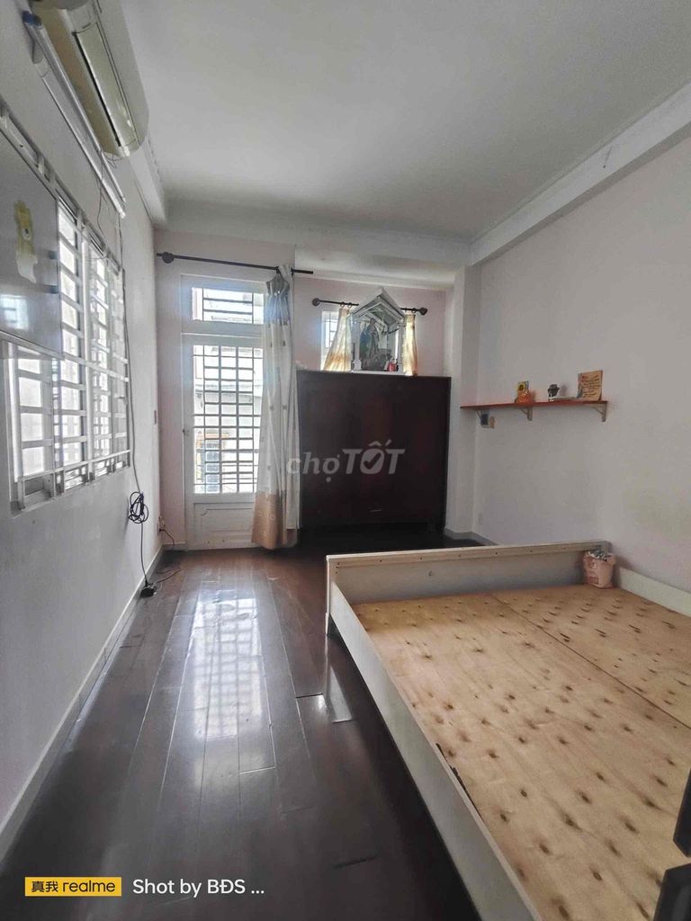1 3rd floor bedroom 1 st ql13 near the University of Hail 12 million