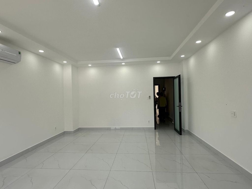 Rent City Park Hills Street, Gò Vấp, 7 bedrooms, elevators.