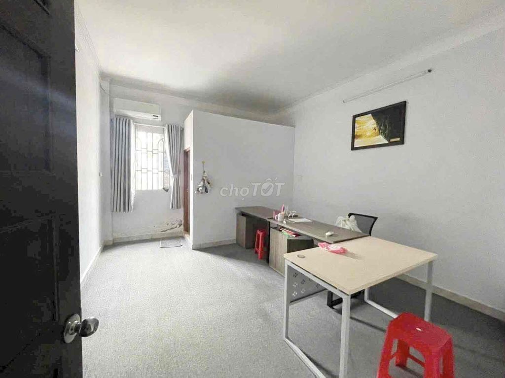 4 x 25 m floor plus st (4 bedroom 5 toilets) 8 meters per floor. DC11. Tân Phú
