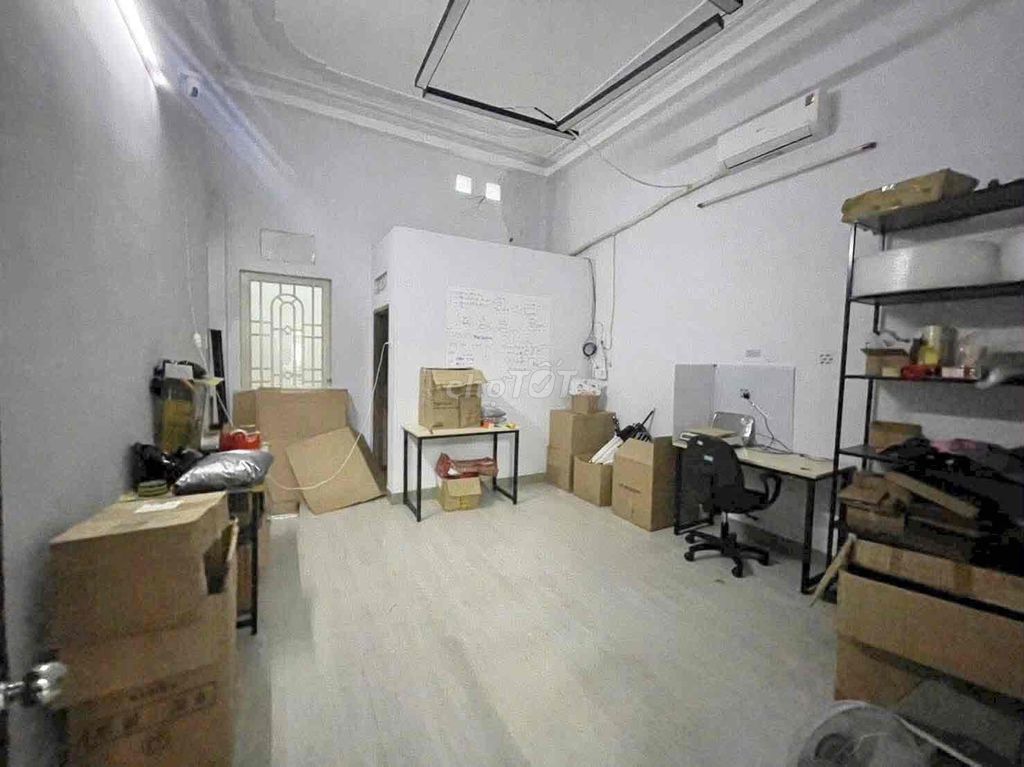 4 x 25 m floor plus st (4 bedroom 5 toilets) 8 meters per floor. DC11. Tân Phú