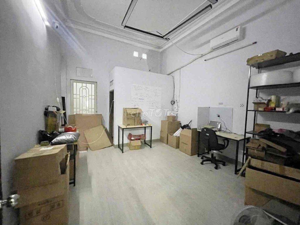 4 x 25 m floor plus st (4 bedroom 5 toilets) 8 meters per floor. DC11. Tân Phú