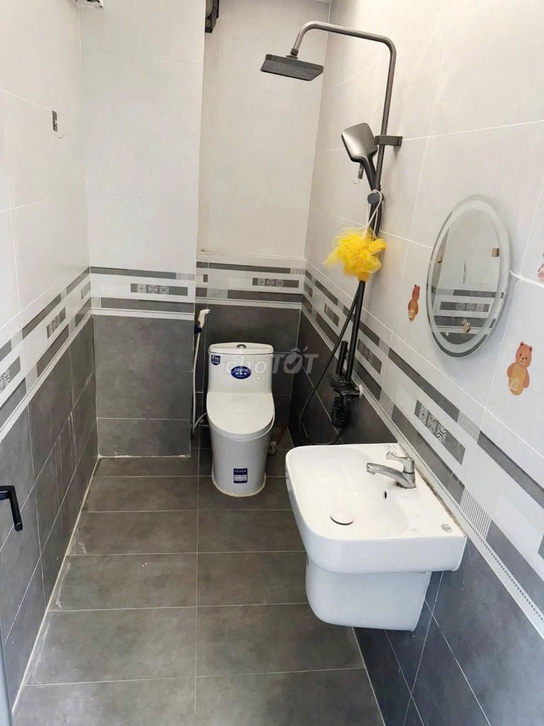 Rent Huỳnh Văn Chính Alley 6 M 4 4 x 10 M cast 3 bedrooms, 2 toilets